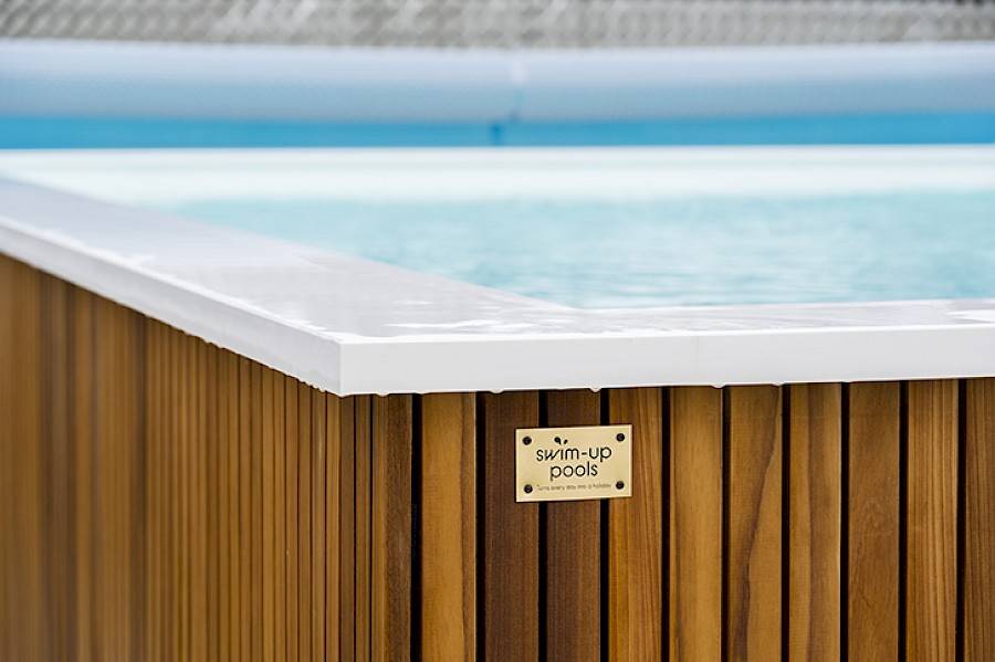 Bovengronds zwembad met houten afwerking San Remo Ertvelde