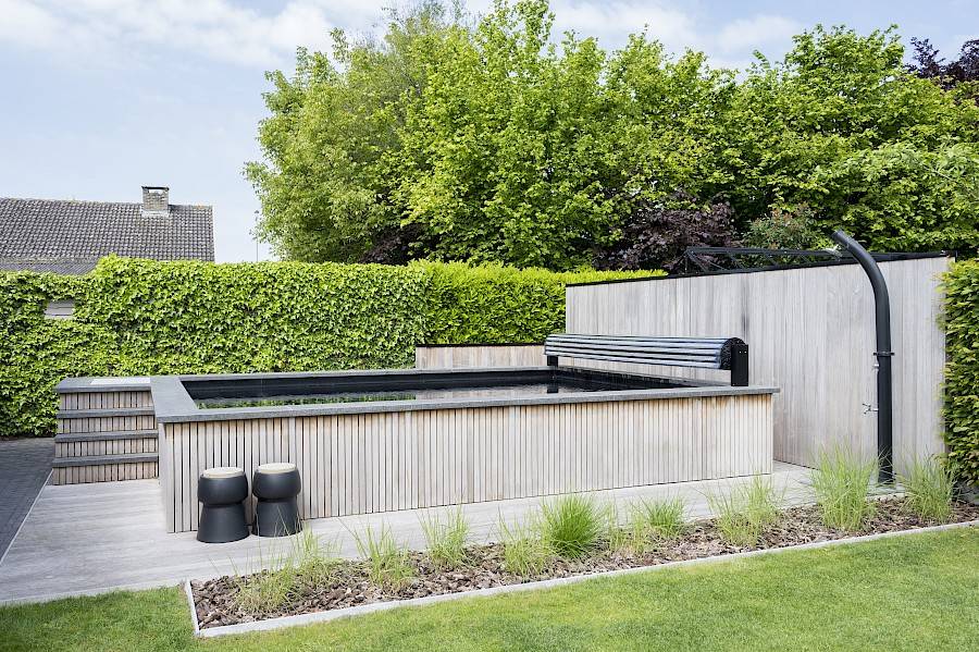 Sain-Tropez verlicht bovengronds zwembad in hout afgewerkt Swim-Up Pools